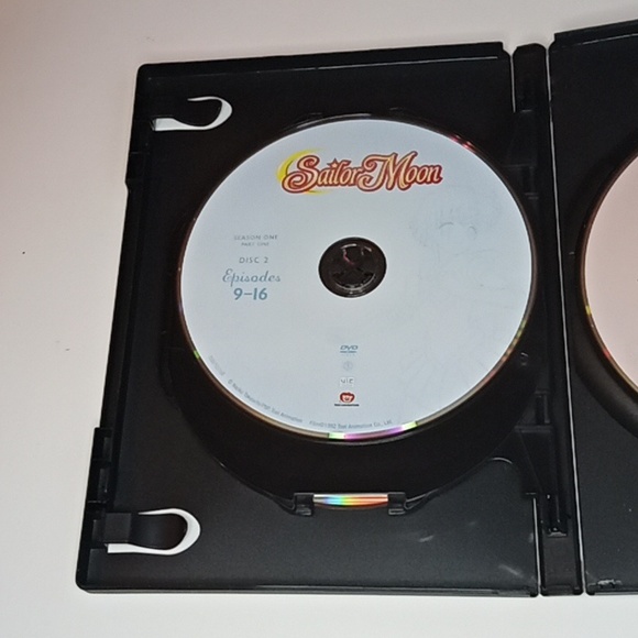 Season 1 Sailor Moon 3-disc DVD - Picture 5 of 6